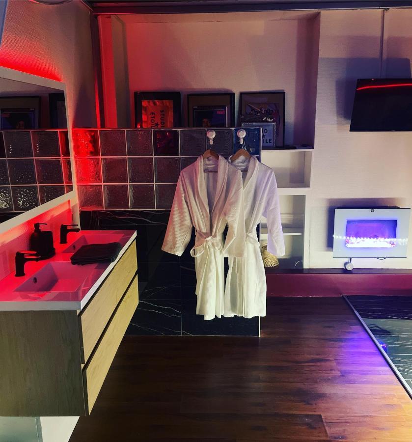 Jacuzzi 9Em Lägenhet Paris Exteriör bild