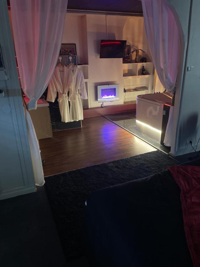 Jacuzzi 9Em Lägenhet Paris Exteriör bild