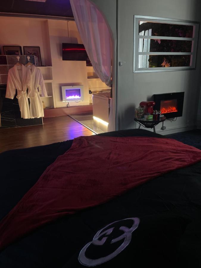 Jacuzzi 9Em Lägenhet Paris Exteriör bild